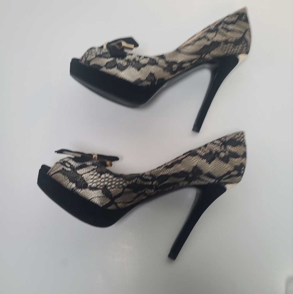 Guess Platform Peep Toe High Heel Pumps Black Lace Over Champagne Gold, 6.5M - Picture 13 of 15